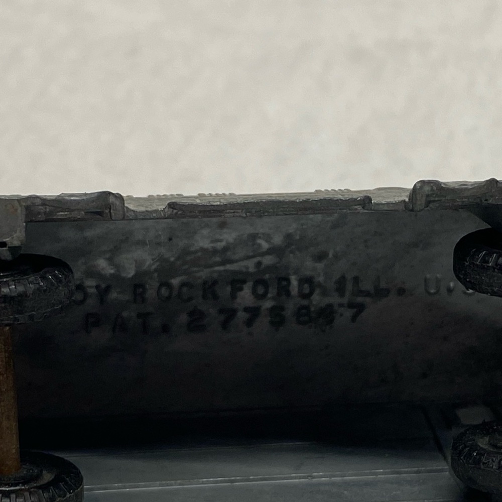 midgetoy vintage metal toy train Lot Of 2 Train Cars - Picture 6 of 16